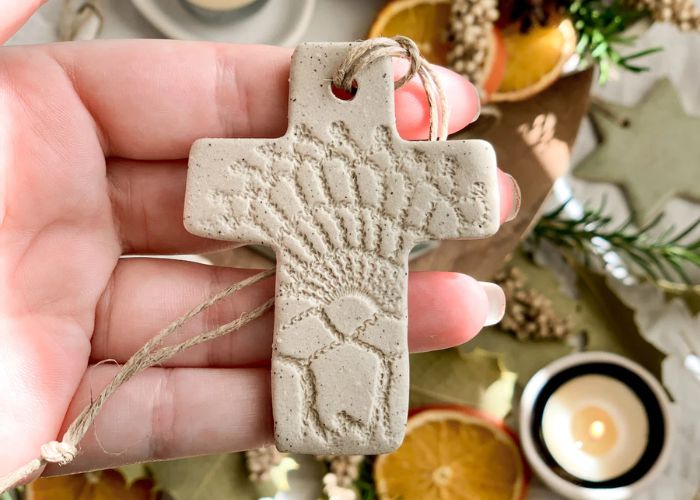 Cross Ornaments As Best Easter Tree Decorations Ideas 