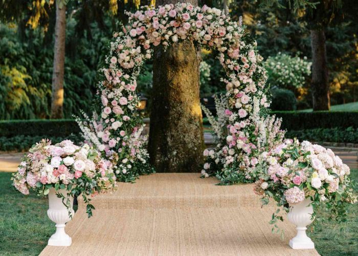 Amazing Botanical Curve As Decorations For Wedding Ceremony