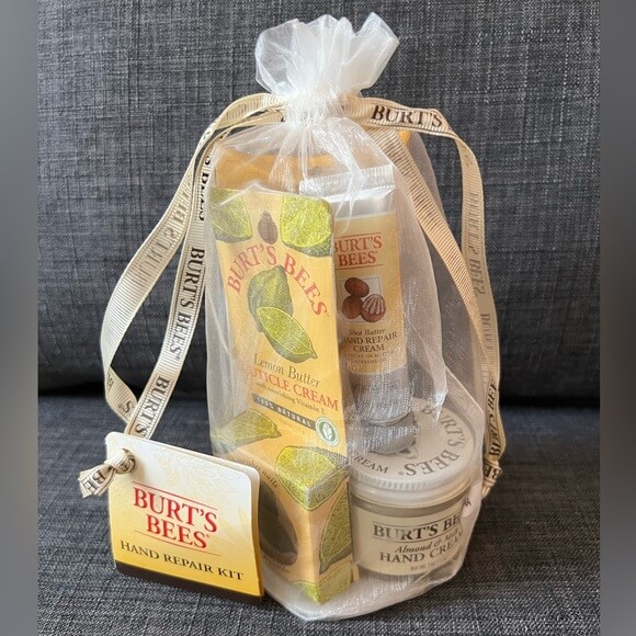 Burt’s Bees Hand Repair Set is the perfect gift for labor and delivery nurse