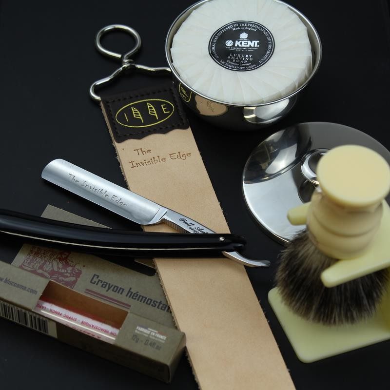 Luxurious Shaving Kit with Straight Razor